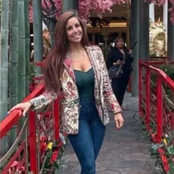 SFIZIO Printed Velvet Blazer
$548 original retail size says 2 but fits up to 6 - Picture 4 of 16